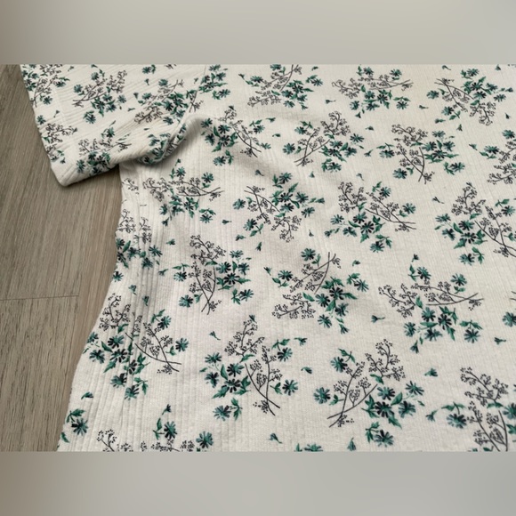 Cute floral print top - Picture 2 of 3